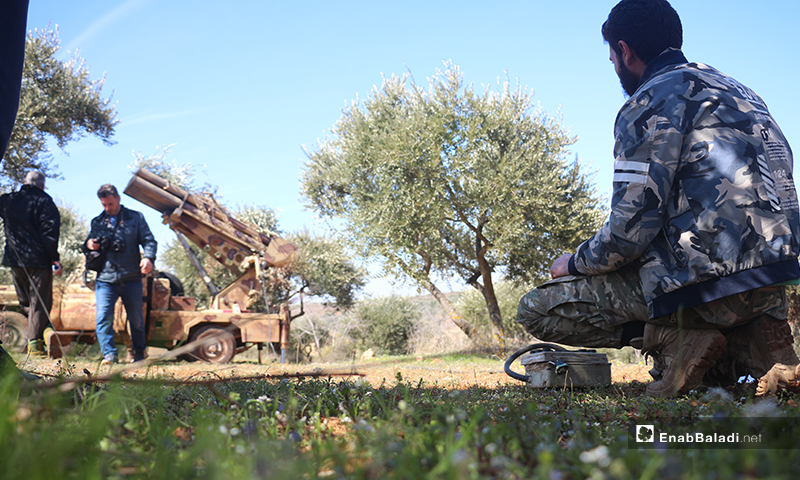 استهداف فوج المدفعية والصواريخ في الجبهة الوطنية للتحرير براجمة صواريخ، قوات النظام في  مدنية كفرنبل والقرى المحيطة بريف ادلب الجنوبي - 4 آذار 2020 (عنب بلدي)