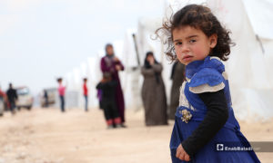 نازحون في مخيم الأزرق التابع لمدينة الباب بريف حلب- 25 من آذار (عنب بلدي)