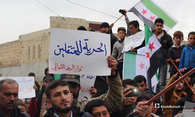 مظاهرة في بلدة دابق شمالي حلب بذكرى انطلاق الثورة السورية - 18 آذار 2020 (عنب بلدي)