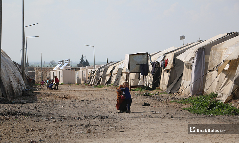أطفال ناحون في مخيم الكعيبة بريف حلب الشمالي - 17 من آذار 2020 (عنب بلدي)
