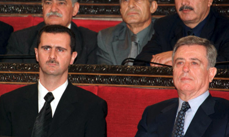 عبد الحليم خدام نائب الرئيس السوري السابق، ورئيس النظام السوري الحالي بشار الأسد (رويترز)