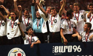 المنتخب الألماني الفائز بكأس الأمم الأوروبية 1996 بالهدف الذهبي (goal)