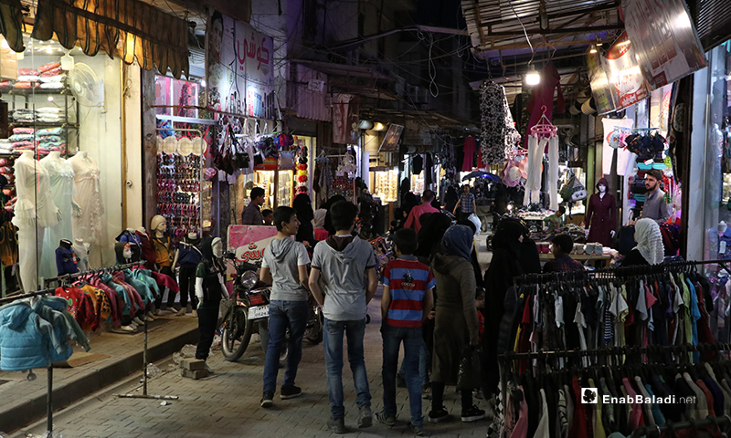 تجهيز المواطنين احتياجاتهم بمدينة الباب استقبالًا لشهر رمضان- 23 من نيسان (عنب بلدي)