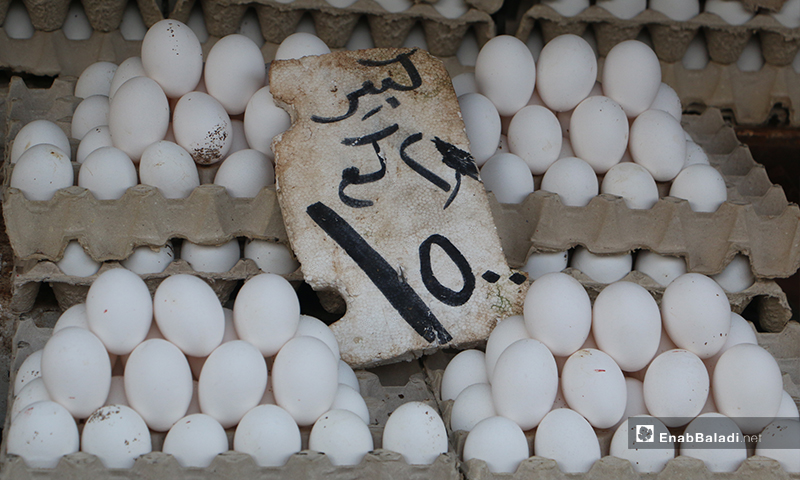 صورة لبسطة بيض في سوق مدينة إدلب- 7 من نيسان (عنب بلدي)