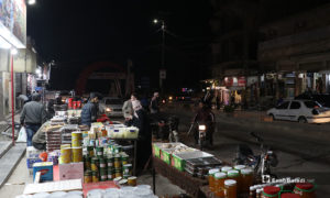 بائع مواد غذائية في مدينة الباب بريف حلب، ليلة رمضان- 23 من نيسان (عنب بلدي)