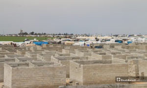 منظمة الإغاثة التركية (IHH) تبني وحدات سكنية في مخيم المقاومة شمالي مدينة اعزاز بريف حلب، للنازحين من ريفي إدلب وحلب- 7 من نيسان (عنب بلدي)