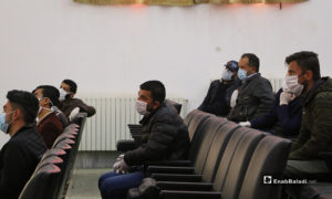 محاضرة تعريفية عن فيروس "كورونا المستجد" (كوفيد-19)، وطرق الوقاية منه وتجنب العدوى، في مدينة أخترين بريف حلب الشمالي- 5 من نيسان (عنب بلدي)