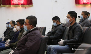 محاضرة تعريفية عن فيروس "كورونا المستجد" (كوفيد-19)، وطرق الوقاية منه وتجنب العدوى، في مدينة أخترين بريف حلب الشمالي- 5 من نيسان (عنب بلدي)
