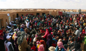 نازحون في مخيم الركبان (الهلال الأحمر السوري)