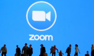 صورة تعبيرية لتطبيق zoom (رويترز)