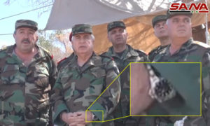 وزير الدفاع السوري اللواء علي عبد الله أيوب في زيارة إلى أطراف مدينة اللطامنة - 25 آذار 2017 (تعديل bellingcat)