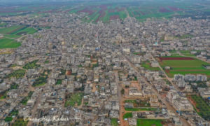 صورة جوية لمدينة بنش في محافظة إدلب شمالي سوريا- آذار 2020 (المصور عمر حاج قدور)