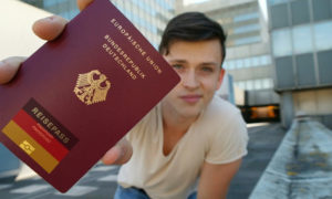 تعبيرية لجواز سفر ألماني (قناة Dany #gotaworldtosee في يويتوب)