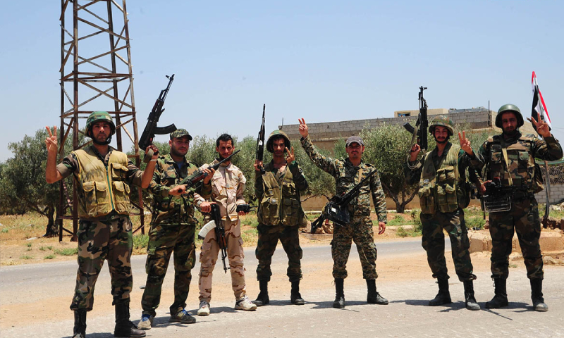عناصر من قوات النظام في بلدة صيدا بريف درعا - 4 تموز 2018 (سانا)