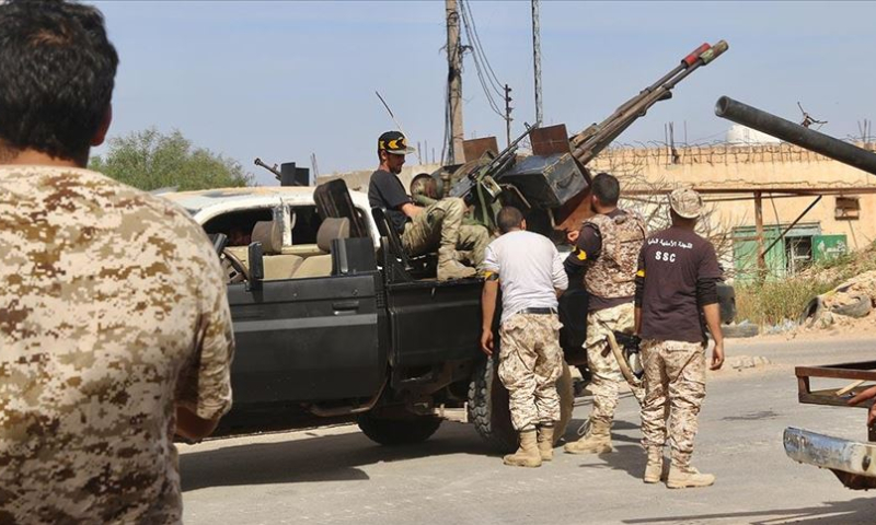 عناصر من قوات الوفاق في العاصمة طرابلس - 18 نيسان (الأناضول)