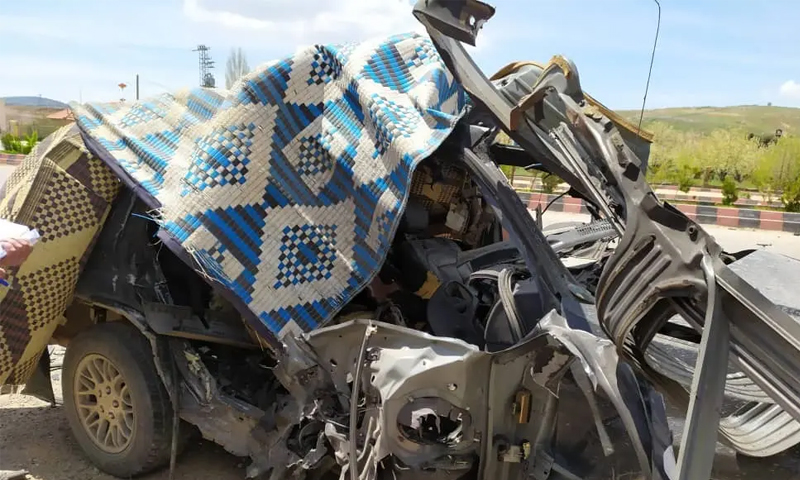 السيارة التي استهدفتها الطائرة الإسرائيلية المسيرة وكانت تحمل قياديين في حزب الله- 14 من نيسان