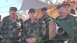 ساعة اللواء علي عبد الله أيوب في أثناء الزيارة إلى اللطامنة في ريف حماة - 25 من آذار 2017 (تعديل bellingcat)
