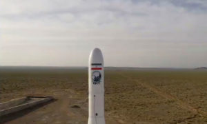 صورة للصاروخ الذي حمل القمر الصناعي الإيراني نور-1 22 من نيسان 2020 (نيويورك تايمز)
