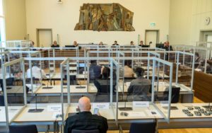 جلسة محكمة ألمانية في كوبلنس لمقاضاة الضابطين السوريين أنور رسلان وإياد الغريب بارتكاب جريمة ضد الإنسانية - 23 نيسان 2020 (AFP)