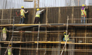 العمالة في السعودية (رويترز)