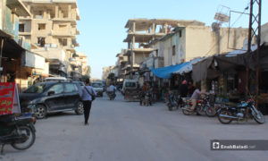 الشارع الرئيسي في بلدة سرمين بريف إدلب الشرقي قبل الإفطار- 8 من أيار (عنب بلدي)