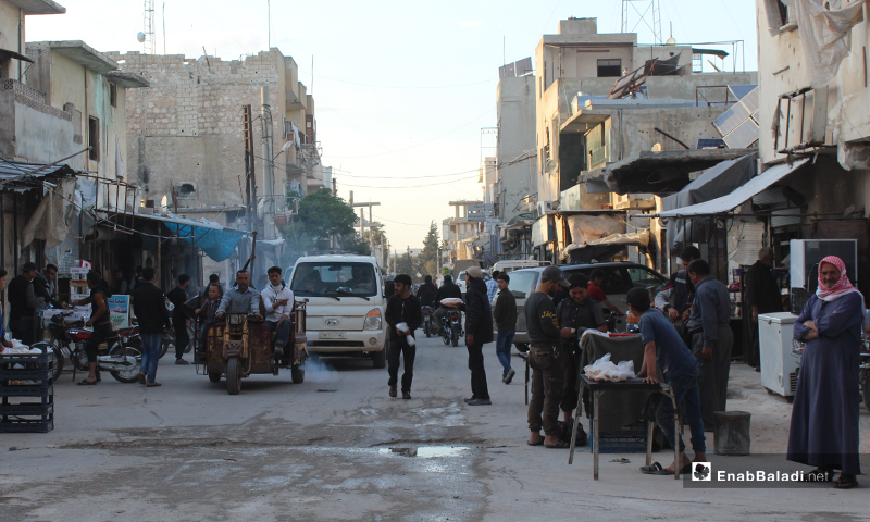 حركة أهالي مدينة سرمين بريف إدلب الشرقي قبل الإفطار- 8 من نيسان (عنب بلدي)