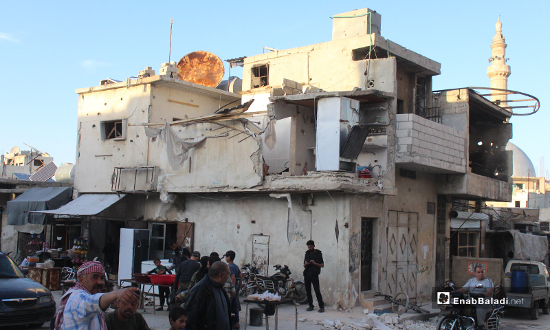 محلات بلدة سرمين في ريف إدلب الشرقي وآثار الدمار من حولها- 8 من أيار (عنب بلدي)