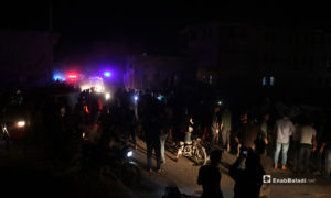 سيارات الشرطة العسكرية والإسعاف في مدينة الباب أثناء وصولها إلى مكان تفجير عبوة ناسفة - 14 أيار 2020 (عنب بلدي/ عاصم ملحم)