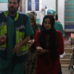 دخول مريضة بحالة تسمم إلى قسم الإسعاف نتيجة تناول طعام فاسد مقدم من أحد الجمعيات الخيرية في مخيم رعاية الطفولة شمال إدلب - 11 أيار 2020 (عنب بلدي)