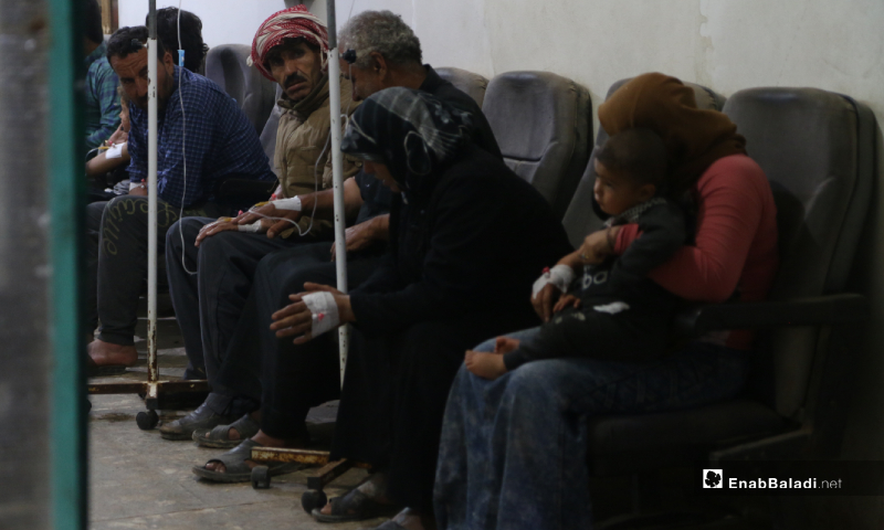 مرضى حالات تسمم نتيجة تناول طعام فاسد مقدم من أحد الجمعيات الخيرية في مخيم رعاية الطفولة شمال إدلب - 11 أيار 2020 (عنب بلدي)