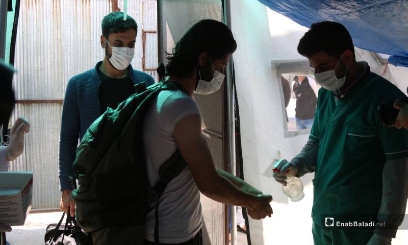 وزارة الصحة التابعة لحكومة الإنقاذ تجهز مركز عزل صحي في مدينة جسر الشغور 4 من أيار 2020 (عنب بلدي)