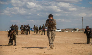 مقاتلون من لواء القدس في البادية السورية يتدربون على قتال تنظيم الدولة (وكالة الأنباء الفدرالية الروسية)