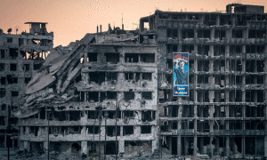 مبانٍ مدمرة في مدينة حمص وسط سوريا أثناء الحملة الانتخابية لرئيس النظام السوري بشار الأسد في 2014 - (نيويورك تايمز- تود هايسلر)