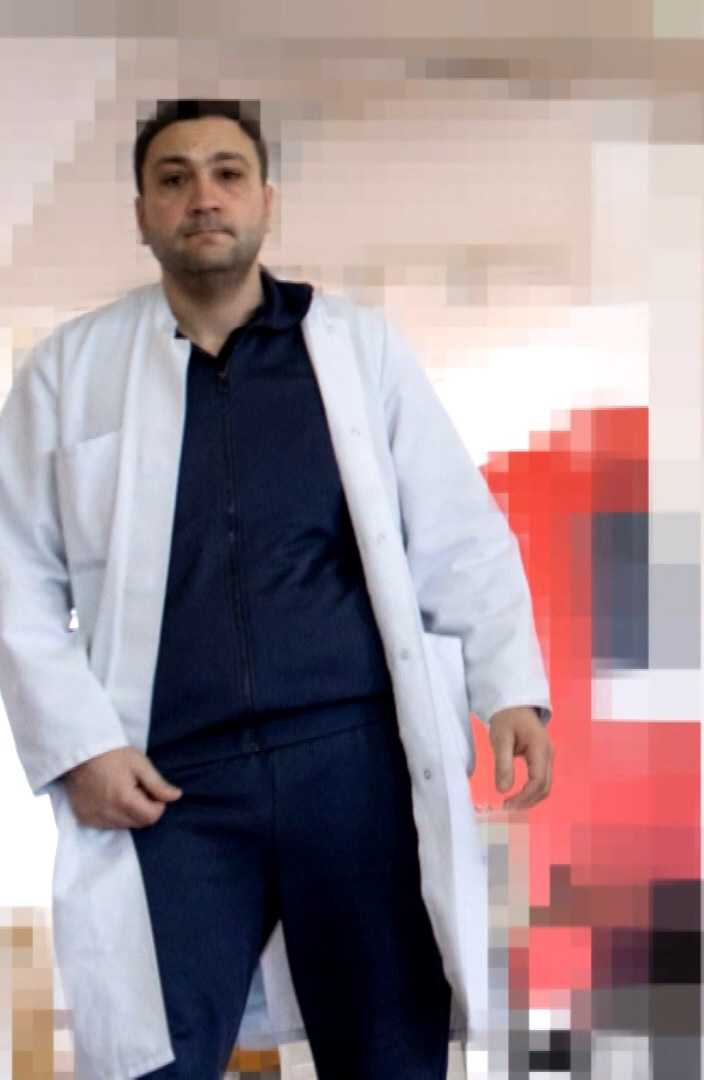 صورة حديثة للطبيب السوري "علاء م." أثناء عمله في إحدى المشافي الألمانية - (فيلم "البحث عن جلادي الأسد")