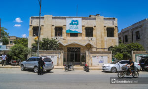  بناء بنك الشام التابع لحكومة الإنقاذ في مدينة إدلب - 18 حزيران (عنب بلدي/ يوسف غريبي)