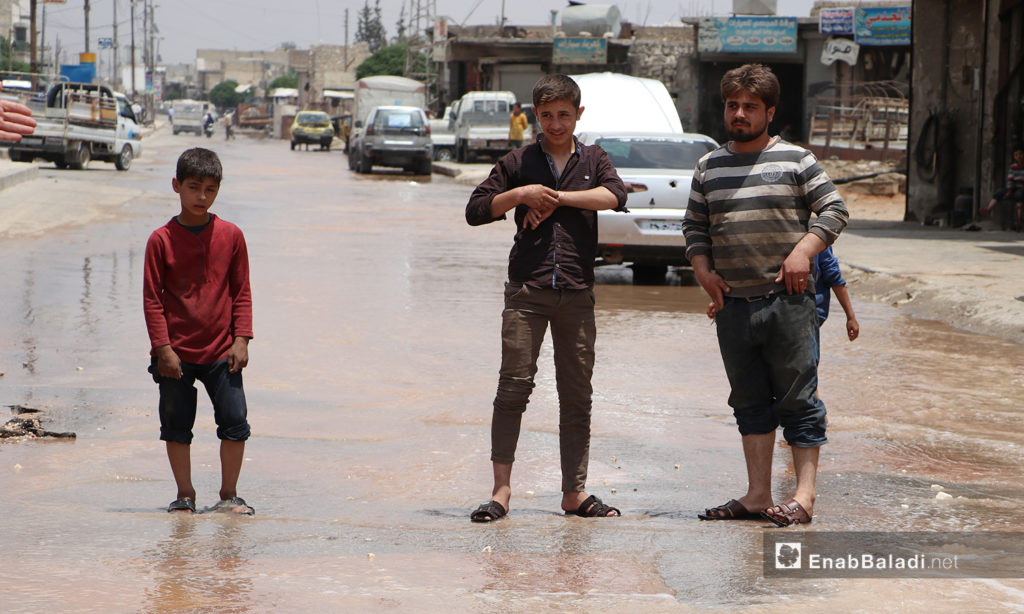 فيضان المياه بسبب أعطال في شبكة المياه بمدينة الباب بريف حلب الشمالي - 20 حزيران 2020 (عنب بلدي)