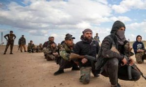 مقاتلون من “لواء القدس” في البادية السورية يتدربون على قتال تنظيم “الدولة”- أيار 2020 (وكالة الأنباء الفدرالية الروسية)