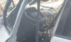 سيارة رئيس المجلس المحلي في حارم التي استهدف فيها بعبوة ناسفة- 25 من تموز (تويتر)