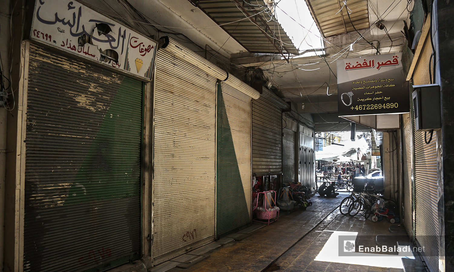 اغلاق سوق الصرافة في مدينة إدلب اثر مقتل شخص في السوق جراء مشادات - 13 من تموز 2020 (عنب بلدي / يوسف غريبي )