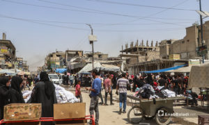 سوق الألبسة في مدينة الرقة قبيل عيد الأضحى - 30 تموز 2020 (عنب بلدي / عبد العزيز الصالح )