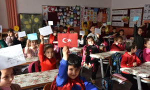 طلاب مدرسة ابتدائية في تركيا (Haberler)