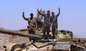 عناصر من جيش النظام خلال معارك السيطرة على القنيطرة – 19 تموز 2018 (AFP)