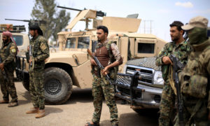 مقاتلون من قسد في شرق الفرات - أيار 2018 (رويترز)
