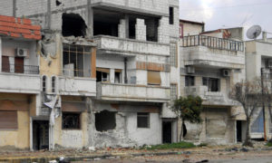 منازل مدمرة نتيجة قصف قوات النظام السوري على مراكز الاحتجاج في مدينة حمص وسط سوريا - 11 من شباط 2012 (فرانس برس)
