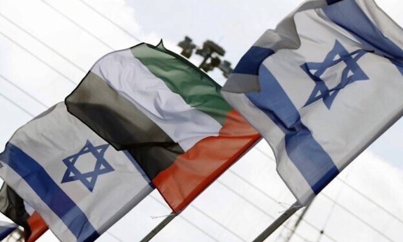 الأعلام الإسرائيلية والإماراتية في بلدة ناتانيا 16 من آب 2020 (تايمز أوف إسرائيل)