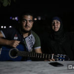 مازن مع والدته في منزلهما ببلدة عقربات شمال إدلب-08 أيلول 2020 (عنب بلدي/ يوسف غريبي)
