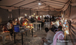 اجتماع مدراء مخيمات في الشمال السوري لمناقشة وقف الدعم الإغاثي عنها-31 من آب 2020 (عنب بلدي)