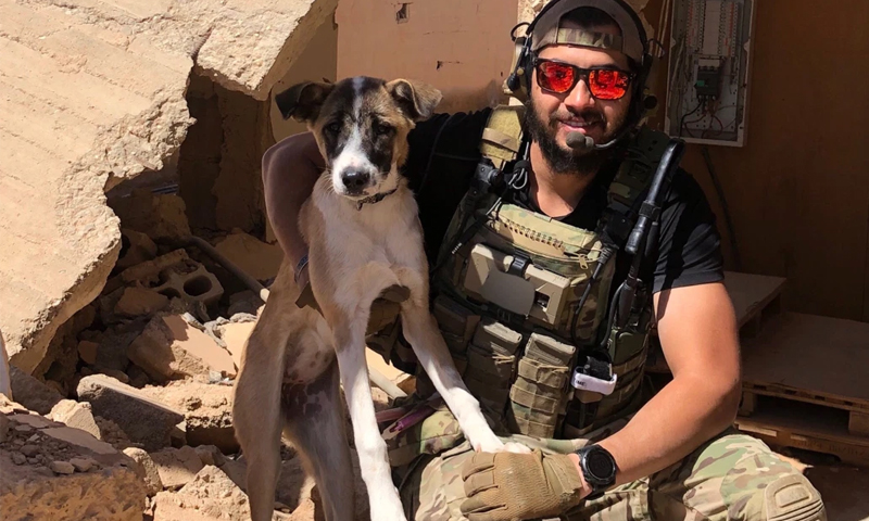 الكلبة هارلي مع الجندي الأمريكي أمجد كيريش في سوريا - 2020 (New York Post)