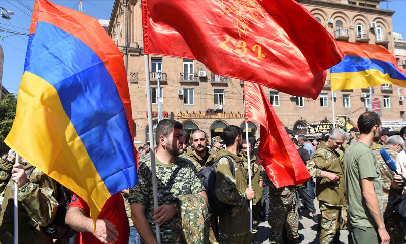 أرمنيون اجتمعوا للتطوع في الجيش والقتال في المعارك الحالية 28 من أيلول 2020 (رويترز)