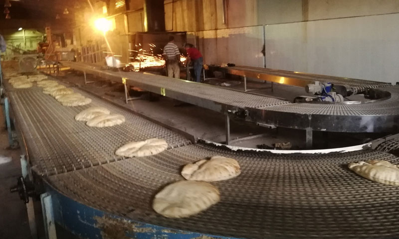 صورة تظهر أعمال صيانة في مخبز درعا 12 من أيلول 2020 (فراس الأحمد/ فيس بوك)